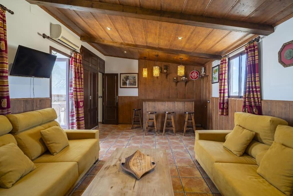 Casa Con Patio Y Terraza En Barrio Historico De La Villa, Junto Al Adarve Priego De Cordoba Bagian luar foto