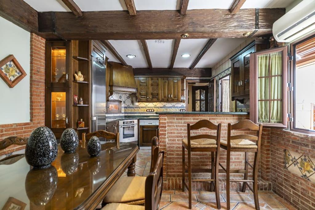Casa Con Patio Y Terraza En Barrio Historico De La Villa, Junto Al Adarve Priego De Cordoba Bagian luar foto